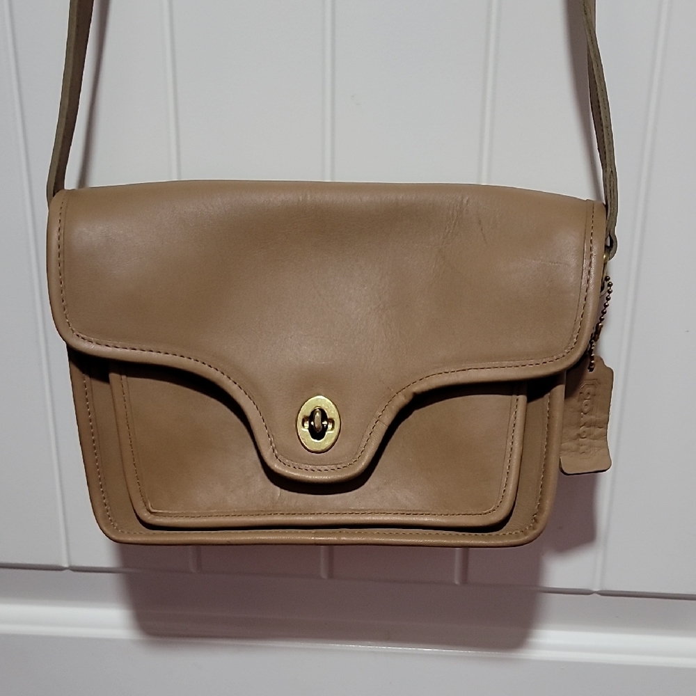 Coach Vintage 90s Tan Leather Crossbody Bag 1241 -323